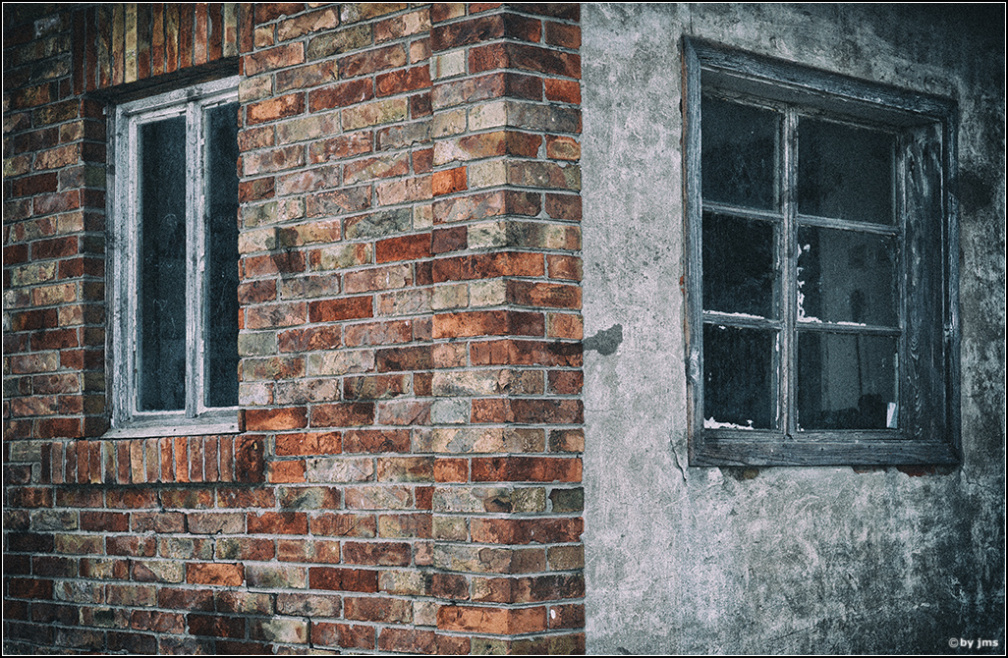 zwei ungleiche fenster