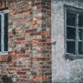 zwei ungleiche fenster