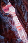 Petra-Schatzhaus-Schlucht-schraeg