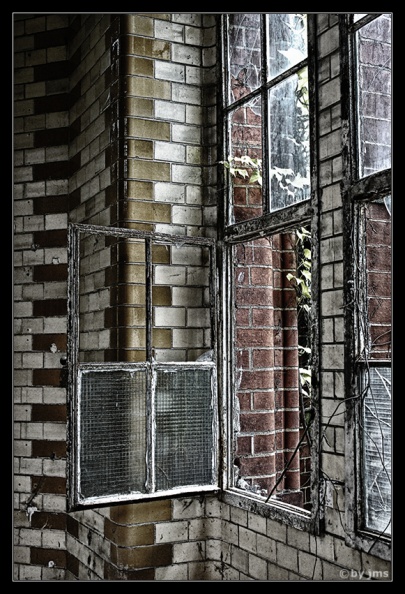 SONY DSC Kuechengebaeude_offenes_Fenster_1.jpg