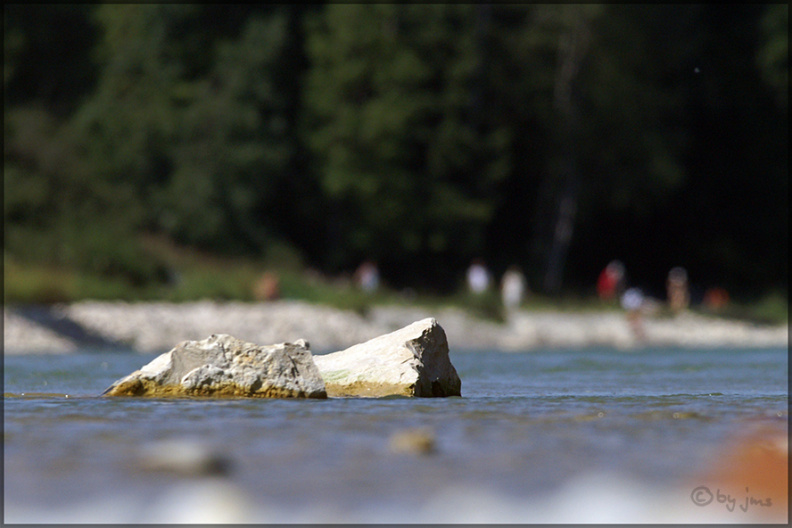 KONICA MINOLTA DIGITAL CAMERA Steine_im_Fluss.jpg