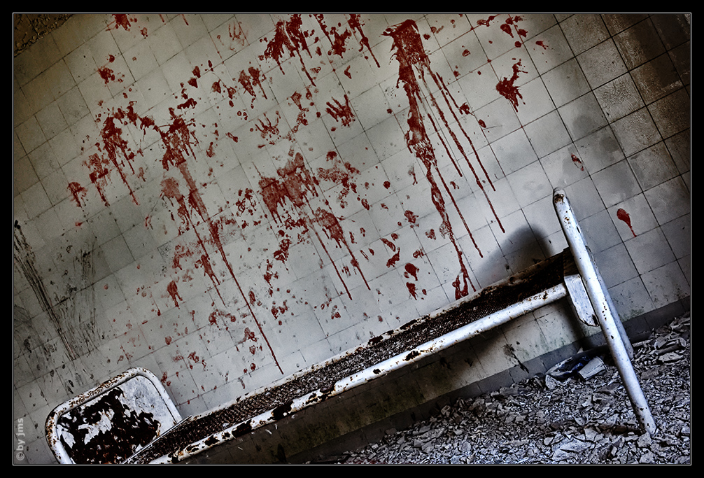 Chirurgie Bett vor Wand